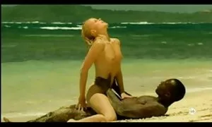 Besprijekorno je položila Lara Brooks na kauč hq porno hd