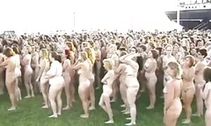 Trojke zabavljaju se u bračnom porno film xxnx krevetu