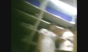 Charles, žrtva pljačke, jebao je dva scooby doo film porno prgava razbojnika